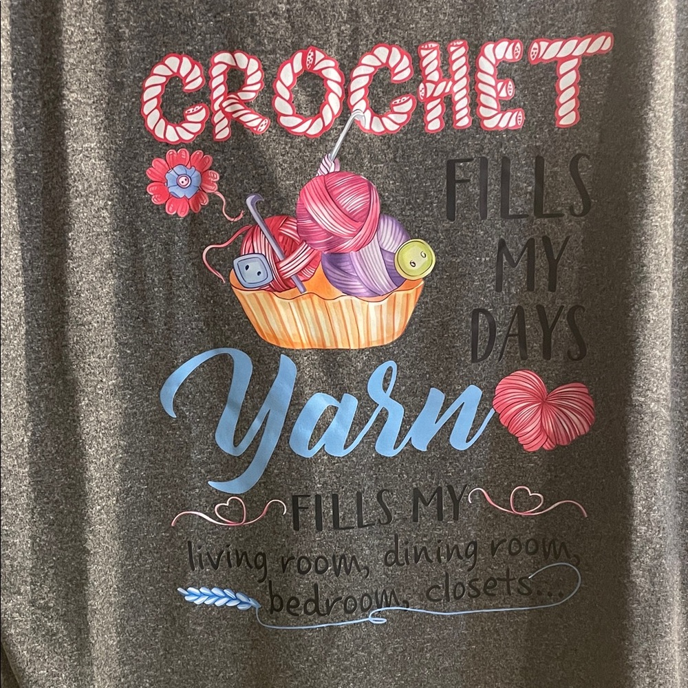 Gray Crochet Yarn Graphic Tee size 1x - Picture 2 of 3